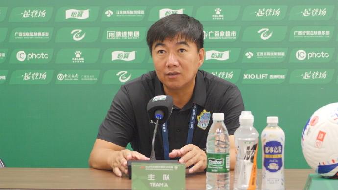 并以绝对强, 轮角逐中