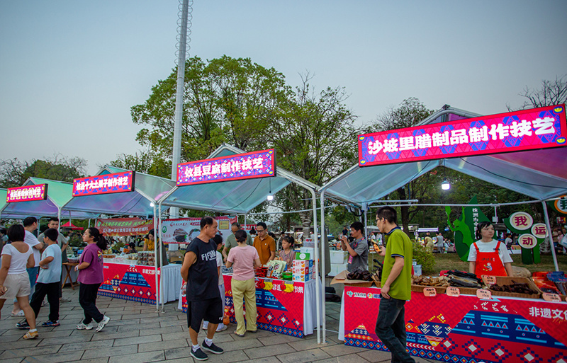 供便民服务, 日晚