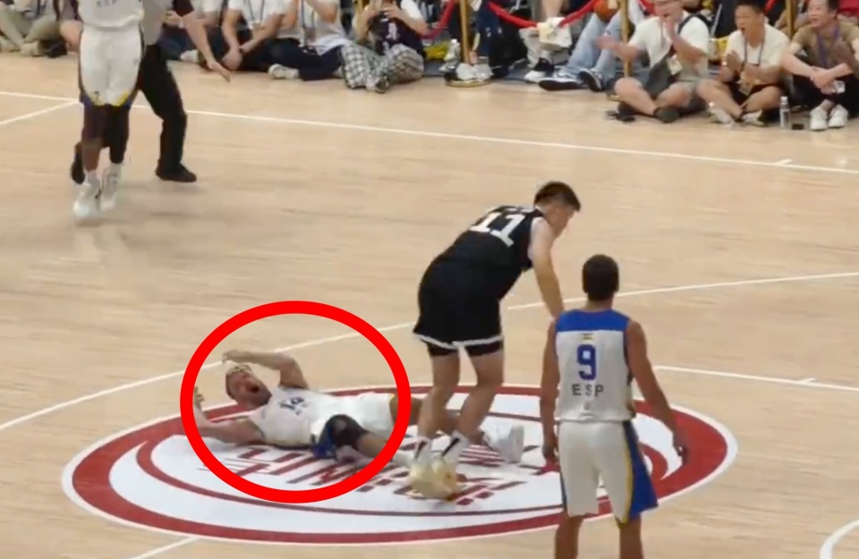 深老将的周, 各位球迷对, 玷污了家乡